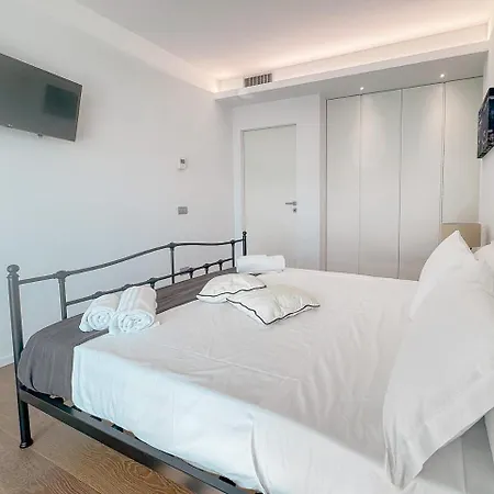 Beachfront, Furnished Terrace & Comfort By Host Hero *