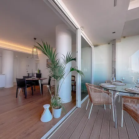 Beachfront, Furnished Terrace & Comfort By Host Hero Apartment