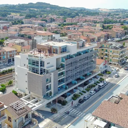 Beachfront, Furnished Terrace & Comfort By Host Hero Civitanova Marche