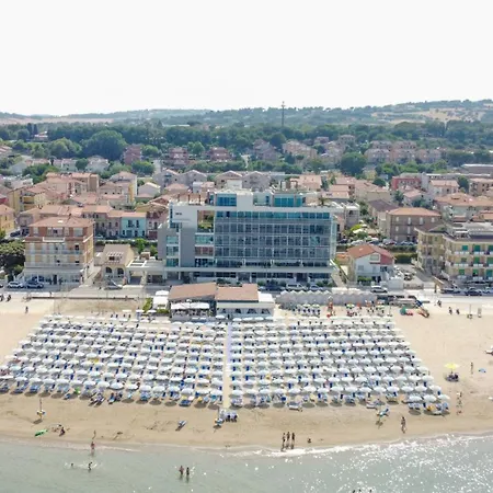 Beachfront, Furnished Terrace & Comfort By Host Hero * Civitanova Marche